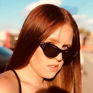 Meet your Posher, Carolina